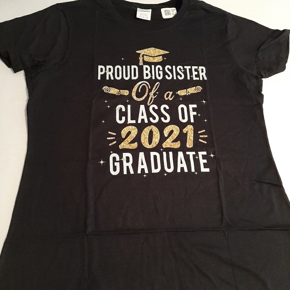 NWT Women's Medium Proud Sister Graduate 2021 T